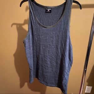 Us apperal tank size M